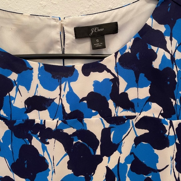 J. Crew Blue Floral Print Soft Shell Top -S - Picture 4 of 7